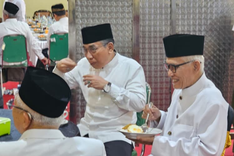 Penuhi Undangan Kiai Sepuh, Ketua Umum PBNU Hadiri Silaturahim di Pesantren Lirboyo